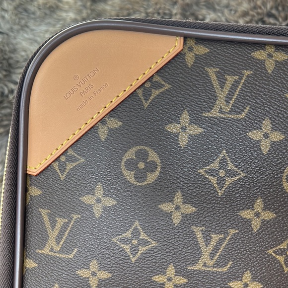 Louis Vuitton suitcase with wheels - Picture 3 of 16